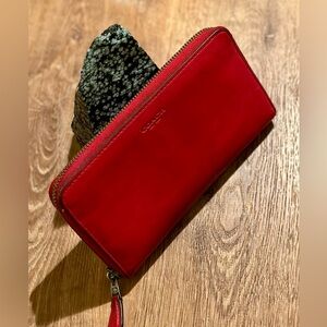 RED COACH GLOVE LEATHER WALLET vintage 00's Genuine Calf Leather 3/4 zip around